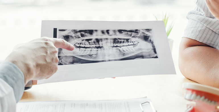 高倉歯科医院　お口や歯の今の状態をご説明します